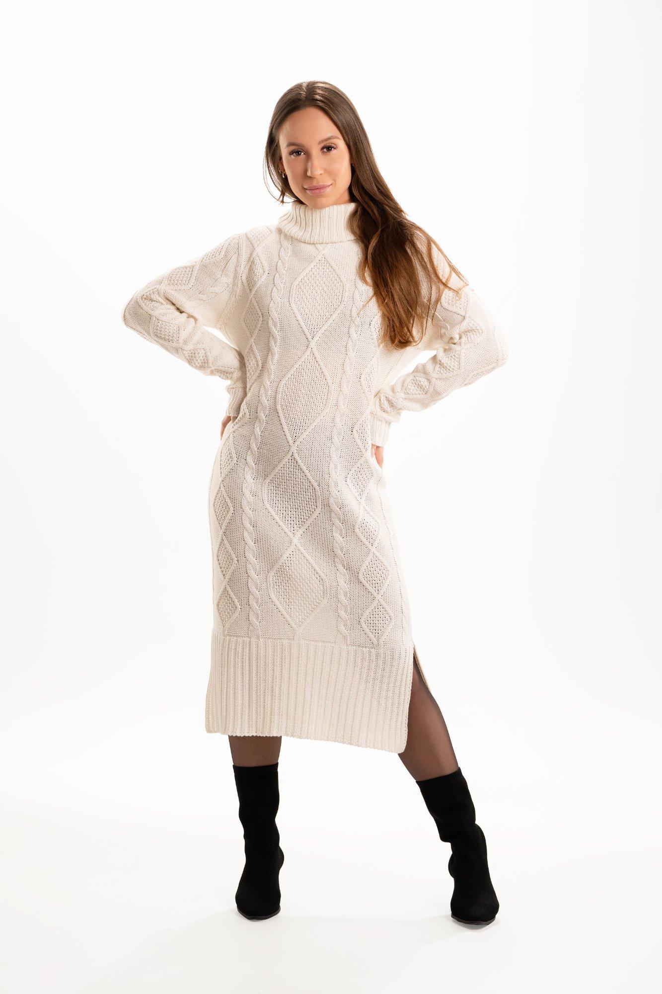 VESTIDO TRABALHADO COM GOLA ALTA
