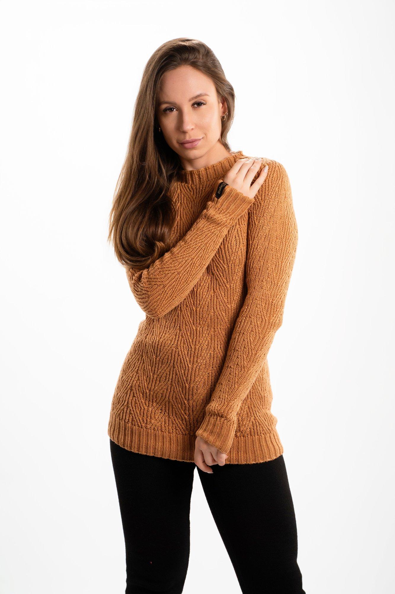 BLUSA COM TRANÇAS MODERNAS